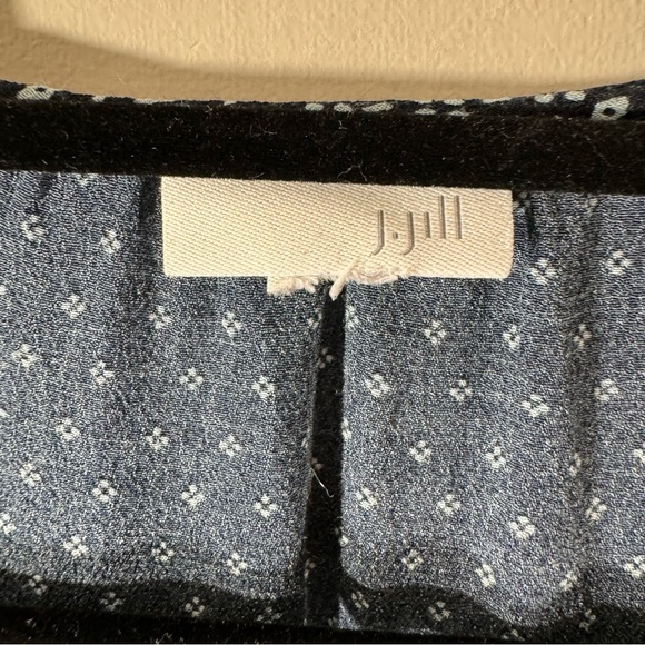 J.Jill Navy Blue Print Rayon V-neck Tunic Blouse - Picture 8 of 9